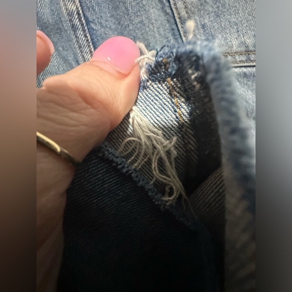 Abercrombie and Fitch Boyfriend Midrise Raw Hem Jeans Distressed Size 8R EUC - Picture 5 of 6